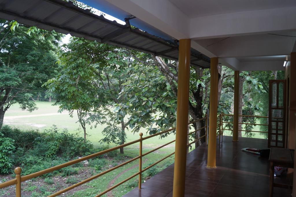 טקאדי Jungleparadiso Homestay מראה חיצוני תמונה